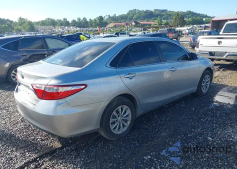 2015 Toyota Camry Le z USA, uszkodzony, nr VIN 4T1BF1FK1FU040302